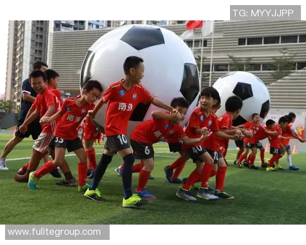 学校足球:培养团队精神与竞技能力的校园文化新风尚 学校足球:培养团队精神与竞技能力的校园文化新风尚